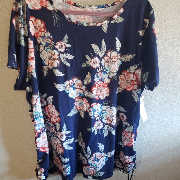 St. John's Bay Tops - NWT St John's Bay Active top 2X